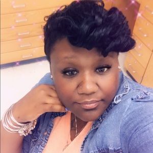 Meet your Posher, Alicia